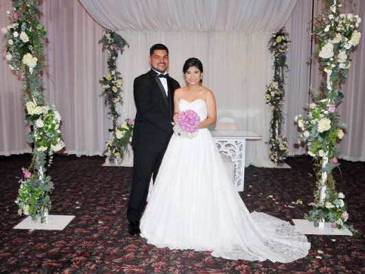 La pareja de enamorados en su noche de bodas