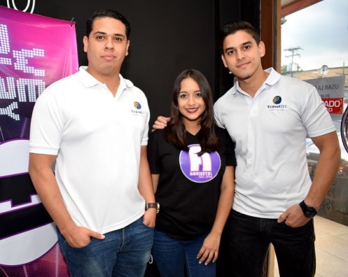 Edwin Sevilla, Andrea Ramos y Cesar Pineda, en el coctel de bienvenida.