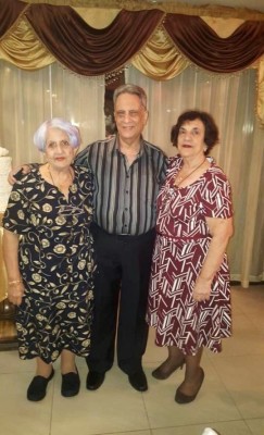 Emilio Chahin y sus hermanas