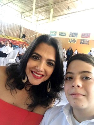 Fairuz Khoury de Larach con su hijo recien graduado, Emiliano Gabriel Larach