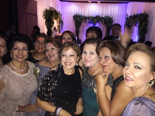 Fiesta de un grupo de amigas en casa de Cora Gutierrez