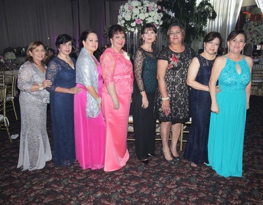 Gloria de Galeano, Nora de Turcios, Ana de Tarrab, Sara de Galo, Victoria Pineda, Maricela Castillo, Eva Chiang de Rodríguez y Olga Noren