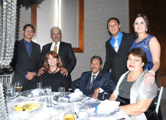 Huber Valenzuela Jr., Edgardo Valenzuela, Diego y Marely Valenzuela, Hayde Guerra, Huber Valenzuela y Bibeca Cervantes.