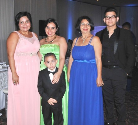 Irma Osorio, Ela Espinal, Alejandro Castro, Daysi Osorio y Luis Jaens