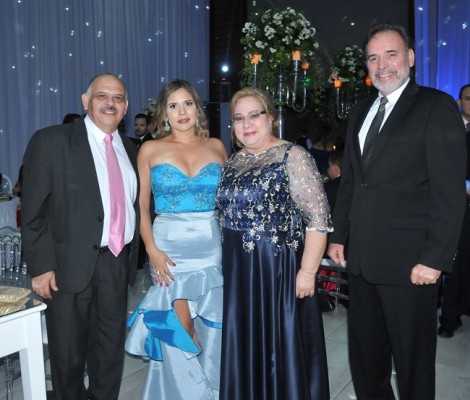 Jorge, Alejandra y Rosario Grande, junto a Abel Fonseca