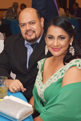 Juan Carlos y Jenny de Rivera.