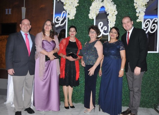 Manuel Valdivieso, Ericka Valdivieso, Mercedes Cabrera, Martha Cabrera, Gladis de Cabrera y Fausto Gil Cabrera