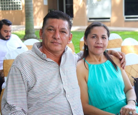 Manuel Villanueva, Nelly Maldonado