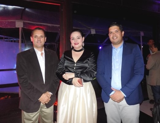 Mario Valladares, Jennifer Alvarenga y Leonardo Castillo