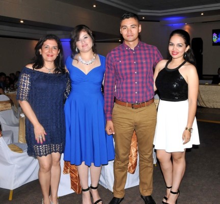 Ninet Valle, Elisa Alvarado, David Alonzo y Nathalia Sosa