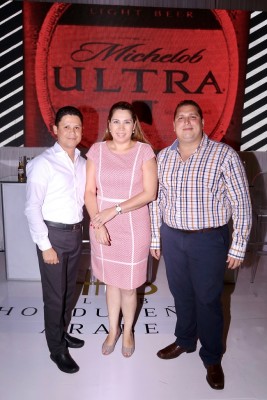 Orlando Pineda, Carolina Perezdiez y Eduardo Romero.