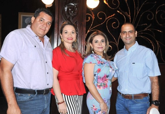 Osman y Giselle Bonilla, junto a Marlen y Nidal Faraj