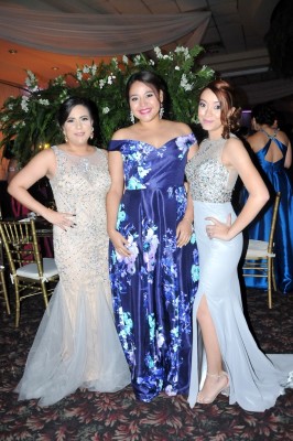 Paola Alvarenga, Mayra Arguelles y Claudia Well
