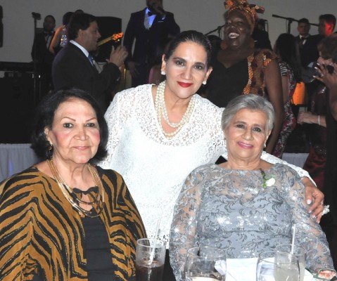 Waldina Arriaga, Hilda de Arriaga y la madre de la novia, Mirna Bennet