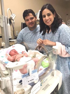 Xiomara y Jorge Bogran con su bebé