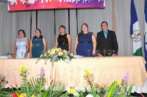 La mesa principal estuvo integrada por: Atiliana Amaya, Jackeline Lagos, Belkis Mata, Perla Aspra y Oscar Matute