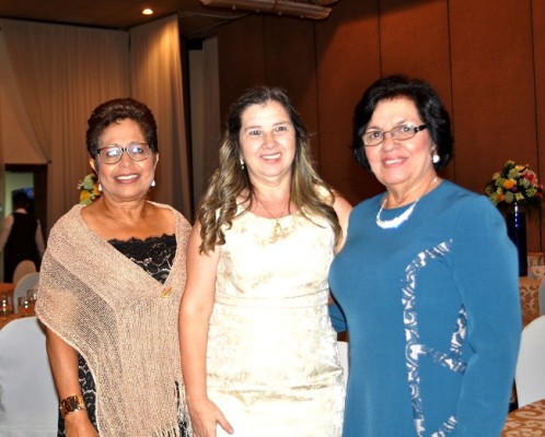 Belia de Santos, Mayra Rosa de Reyes y Gloria de Rosa.