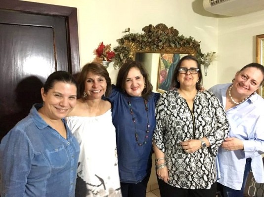 Compartiendo entre amigas, Marisa Mena, Ileana Soto, Susana Prieto y Lucena Flores