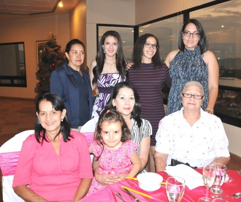 Ada Murillo, Carla Castillo, Andrea Castillo, Daniela Castillo, Juana Murillo, Sara Rivera, Alma Murillo y Margarita Castillo