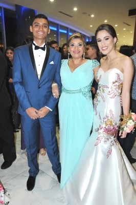 Alexander Fiallos, Carmen Rojas y Montserrat Fajardo