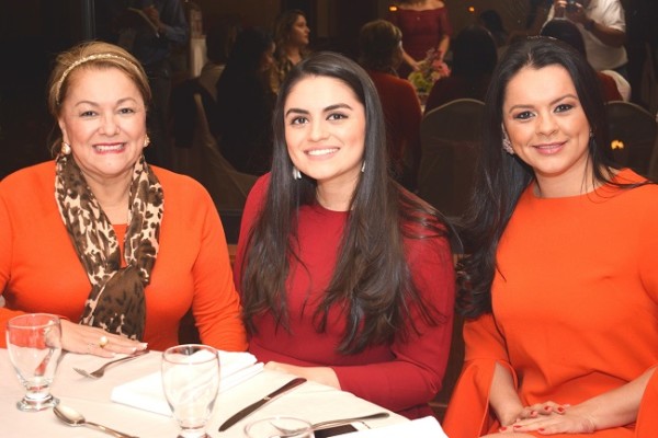 Beatriz Castro, Cecilia Castro y Rina Barahona.