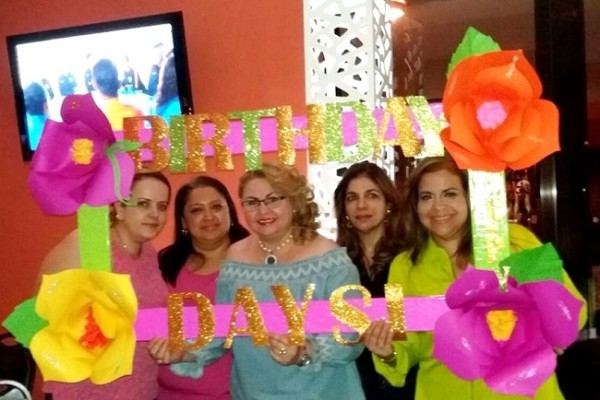 Feliz aniversario a Deisy Chedrani, aca con un grupo de amigas