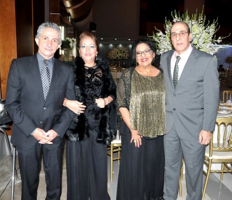 Felipe y Rosa Bustamante junto a Alma Talbott y Roberto Samud