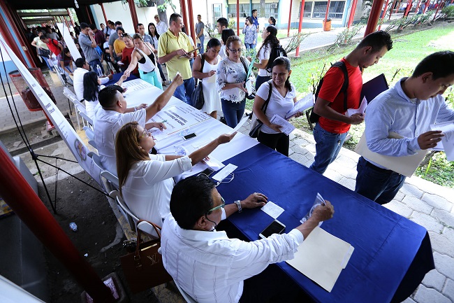 Promueven en Feria de Empleo oportunidades de estudio en centros técnicos municipales