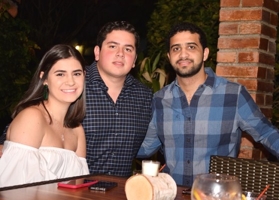 Fuad Handal, Allan Sikaffy y Nicole Salem.