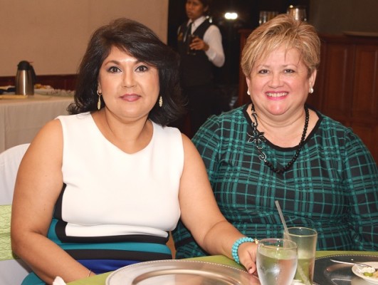 Gennie Navarro y Lisbeth de Aguilar.