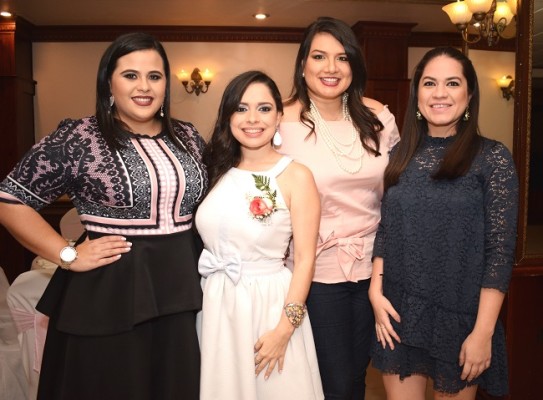 Grace Zablah, Daniela Castro, Andrea Naranjo y Victoria Romero.