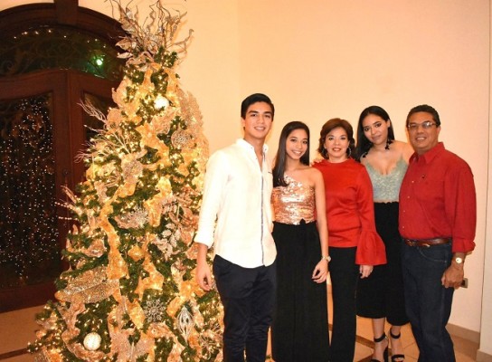 Kattia Alvarado con su linda familia