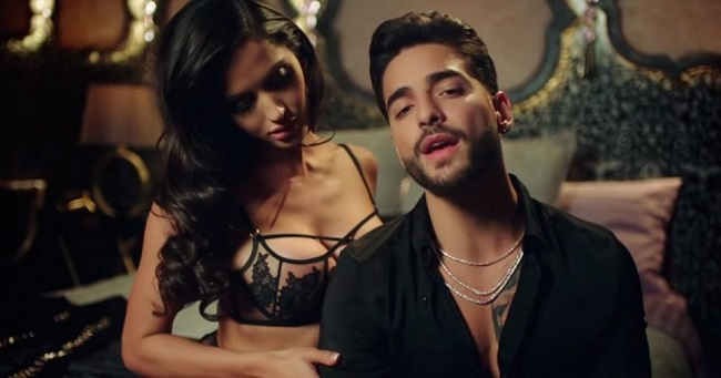 Maluma y la modelo de su videoclip ‘Felices los 4’ ya no esconden su amor