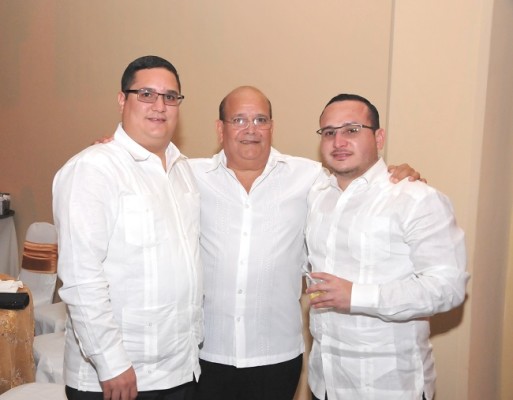 Mario Duarte junto a sus hijos, Victor y Allan