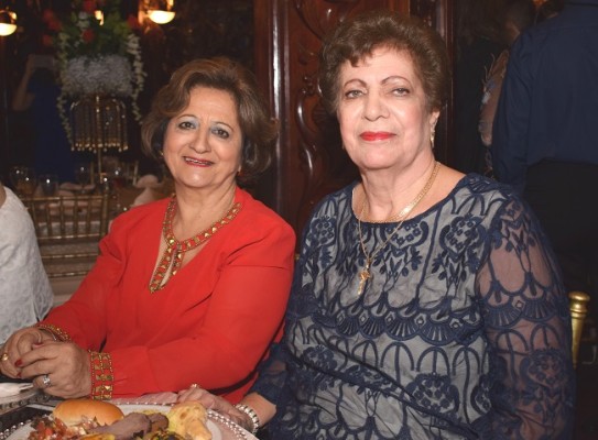 Mery de Handal y Rita Ictech.