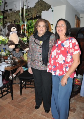 Orlanda Noriega y Sandra de Bueso