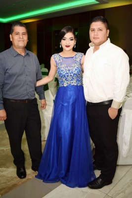 Salvador Castillo, Jackeline Nicolle y Edin Castillo.