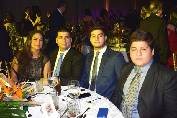 Tatiana Fuschich, Gustavo, Carlos y Sammy Bendeck.