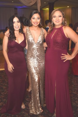 Vanessa Castellanos, Alejandra Valladares y Diana de Valladares.