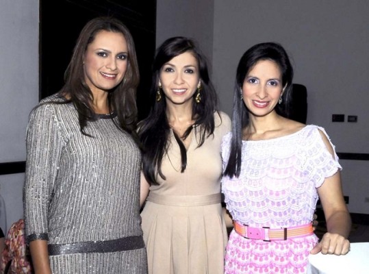 Wendy Raján con sus amigas, celebrando su cumple