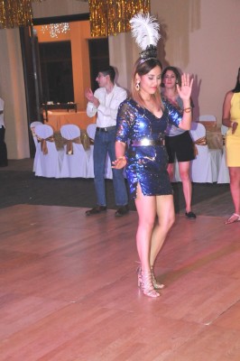 Yolibeth Blados baila al ritmo de La Batidora en la fiesta de La Ensenada