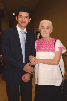 Daniel Menjivar y Teresita de Pastor.