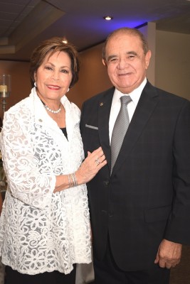 Alberto y su esposa Nena Díaz Lobo