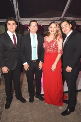 Carlos Juárez, Xavier Cálix, Cinthia Cálix y Kevin Velásquez