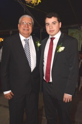 El padre del novio, Melvin Ferraro junto a su hijo Leonel Ferraro