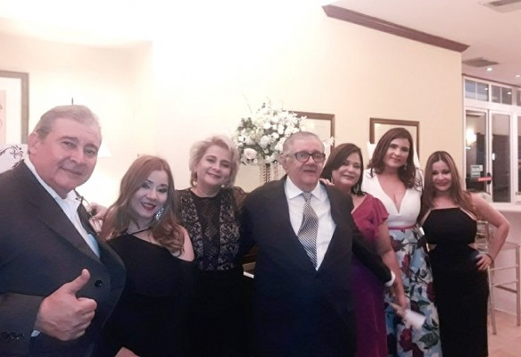 En la boda de Gaby Machuca los hermanos Diaz Sierra con su padre don Filiberto