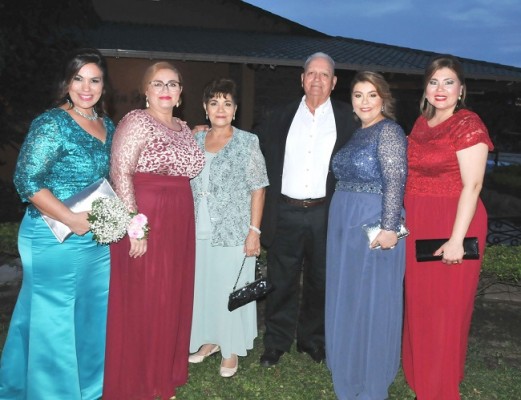 Gabriela Gálvez, Lucia Flores, Elsa de Pires, Juan Pires, Leonor Pires de Barrientos y Belinda Calix