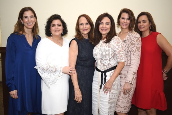 Ingrid Canahuati, Alicia de Gómez, Juana de Canahuati, Marisol Batres de Membreño, Rina Medina y Patricia Jaar.