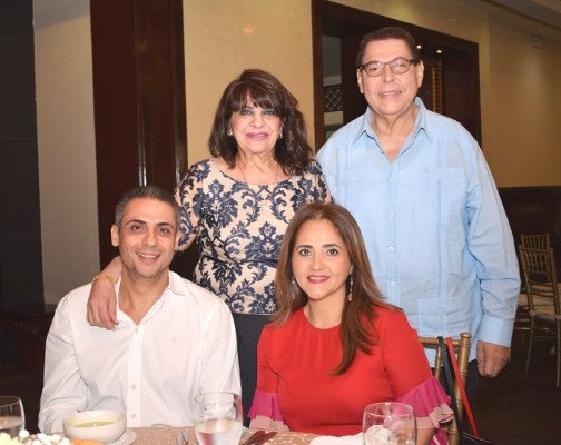 Juan, Magdalena, Larissa y Juan Jr. Boadla.