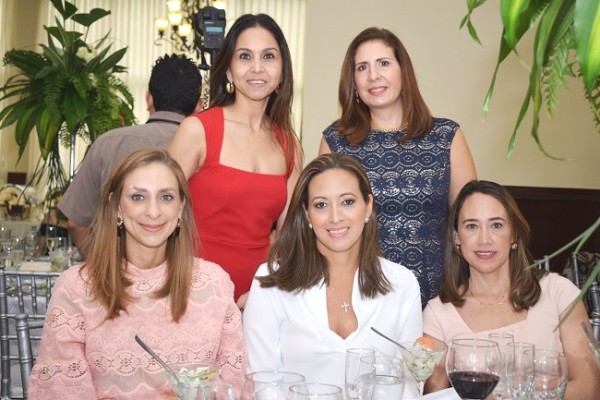 Katty Hedman, Giselle Membreño, Diana Ramírez, Gloria Zelaya y Claudia Hedman.